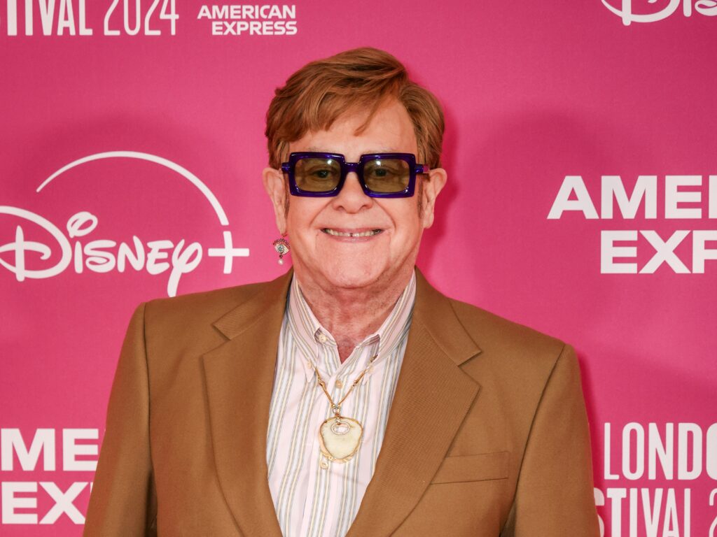 Elton John heeft de legalisering van marihuana in de VS en Canada ‘een van de grootste fouten aller tijden’ genoemd.